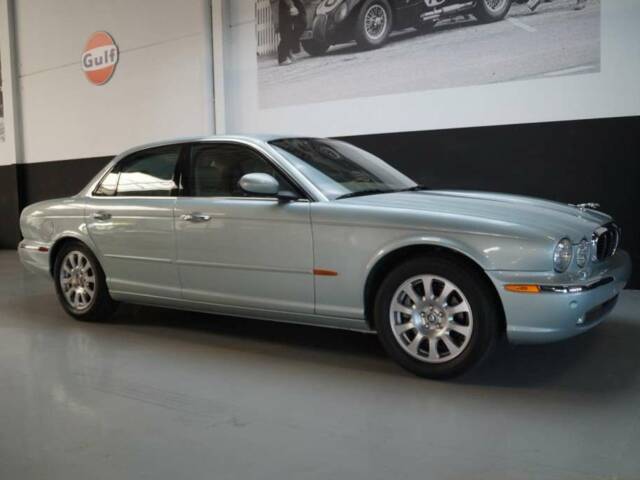 Immagine 1/50 di Jaguar XJ 8 4.2 (2004)