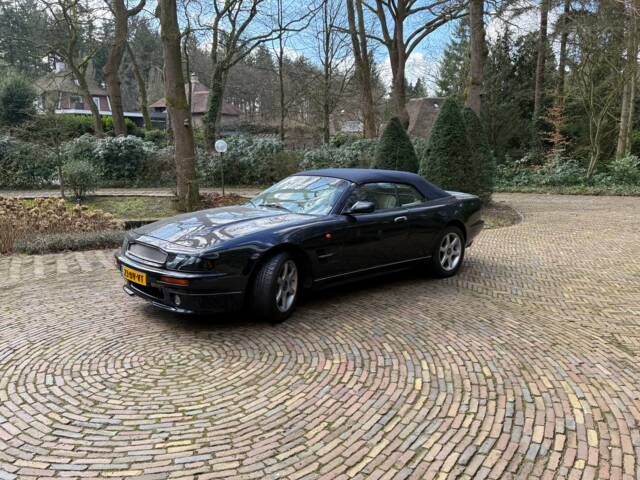 Aston Martin V8 Volante
