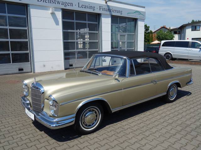 Mercedes-Benz 300 SE