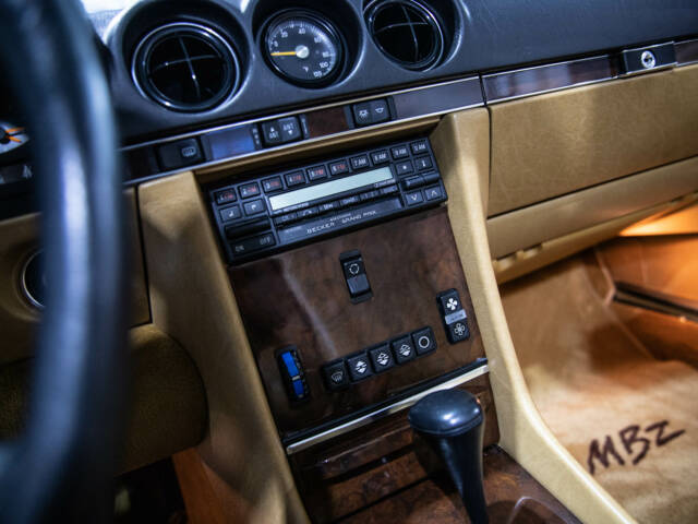 Mercedes-Benz 560 SL