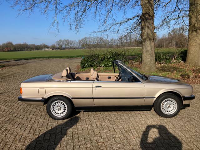 Bild 1/17 von BMW 320i (1990)