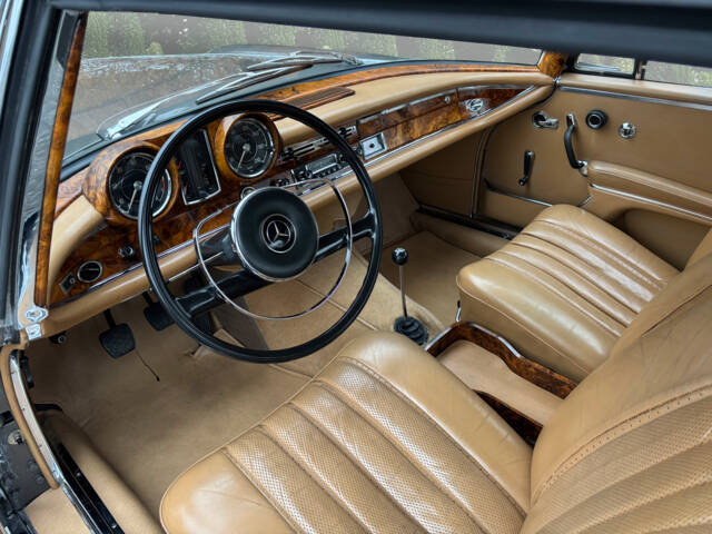 Mercedes-Benz 220 SE b