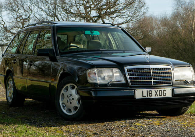Image 1/5 of Mercedes-Benz E 320 T (1993)