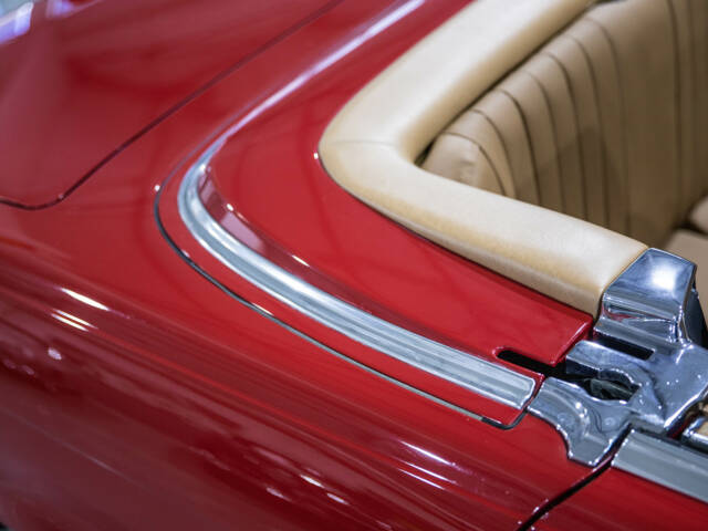 Mercedes-Benz 560 SL