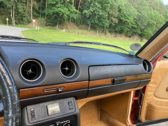 Mercedes-Benz 240 D