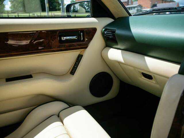 Aston Martin V8 Coupé