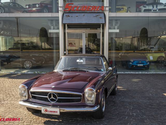 Image 1/40 of Mercedes-Benz 230 SL (1967)