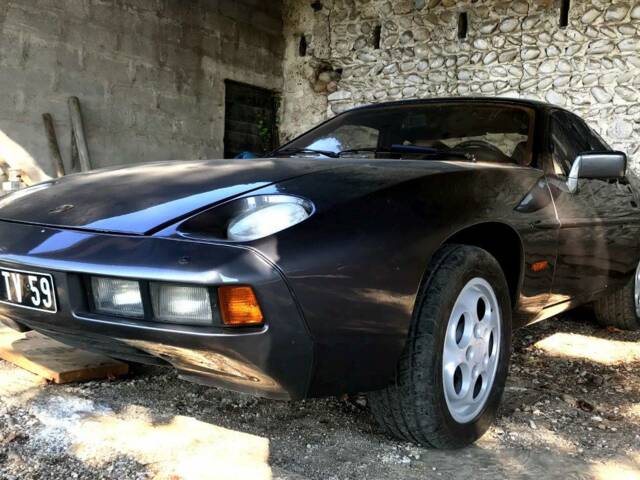 Porsche 928