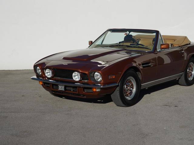 Aston Martin V8 Volante