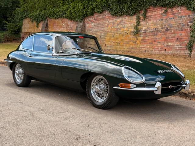 Image 1/30 de Jaguar Type E (2+2) (1966)