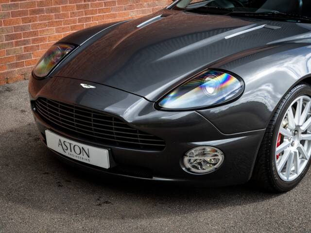 Aston Martin V12 Vanquish S