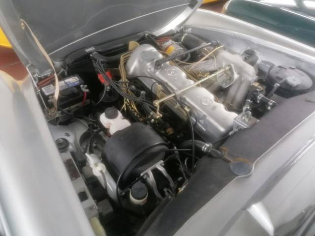 Mercedes-Benz 230 SL