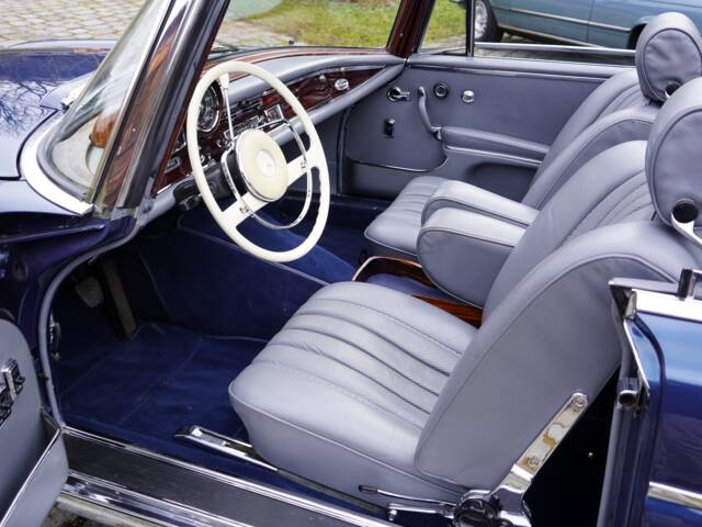 Mercedes-Benz 300 SE