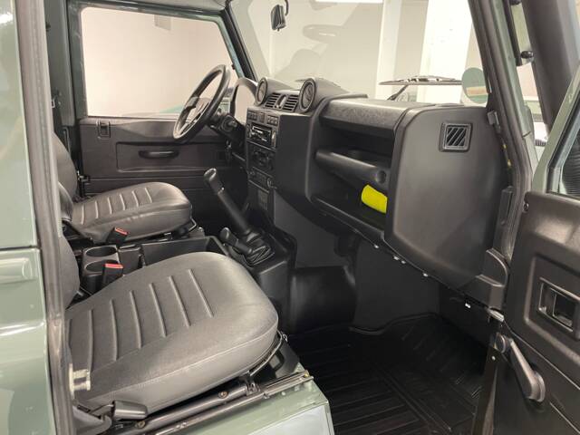 Land Rover Defender 90