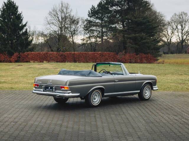 Mercedes-Benz 250 SE
