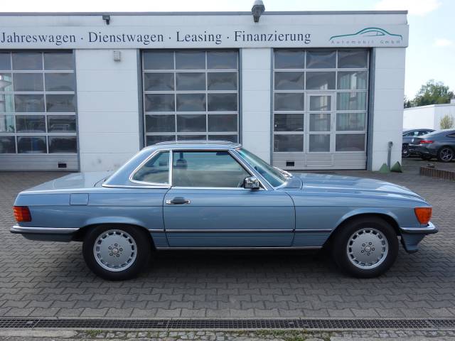 Mercedes-Benz 560 SL