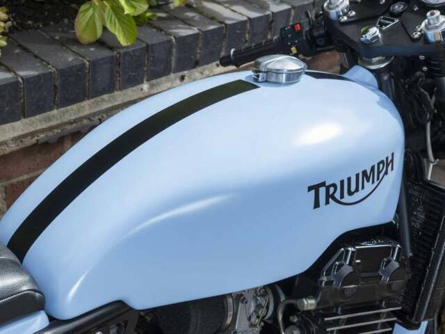 Triumph Daytona 900