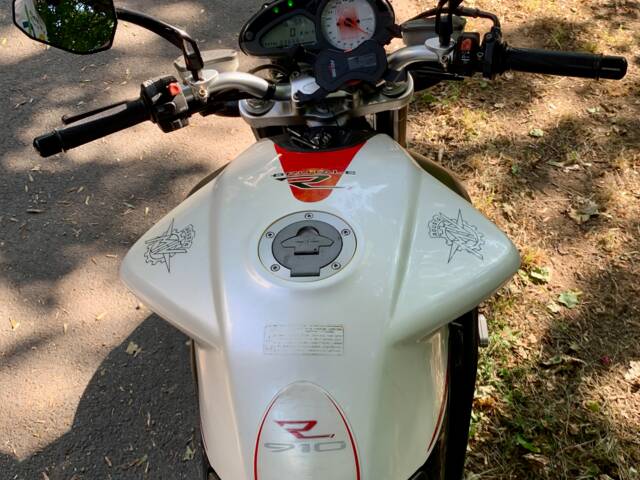 MV Agusta Brutale 910 R