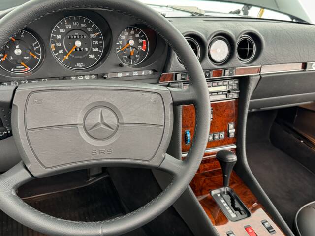 Mercedes-Benz 560 SL