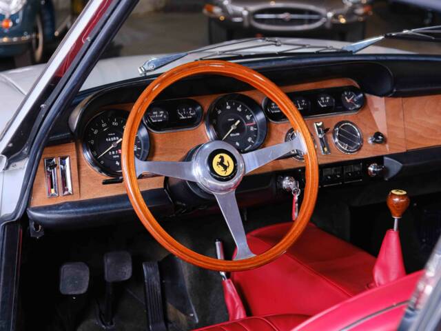 Ferrari 330 GT 2+2