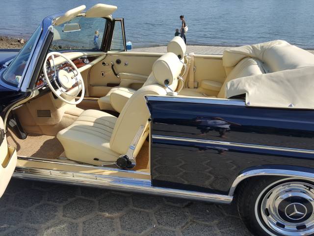 Mercedes-Benz 300 SE