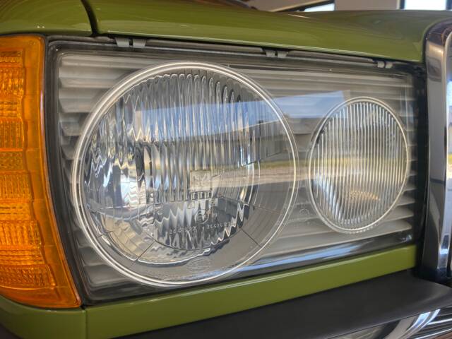 Mercedes-Benz 240 D