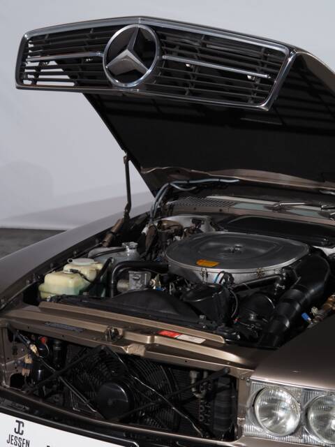 Mercedes-Benz 560 SL