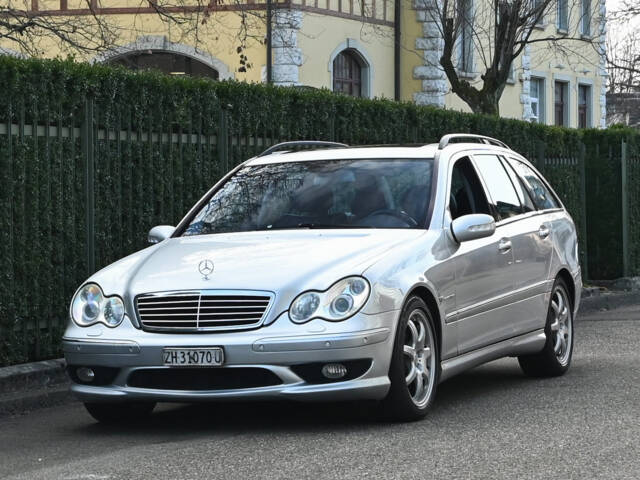 Image 1/32 de Mercedes-Benz C 32 AMG T (2003)
