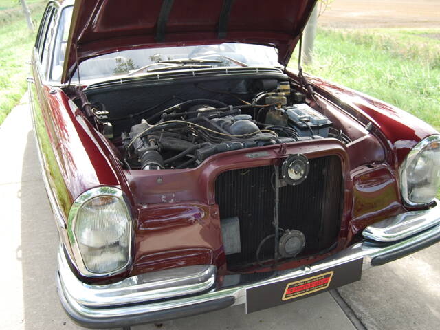 Mercedes-Benz 280 SE