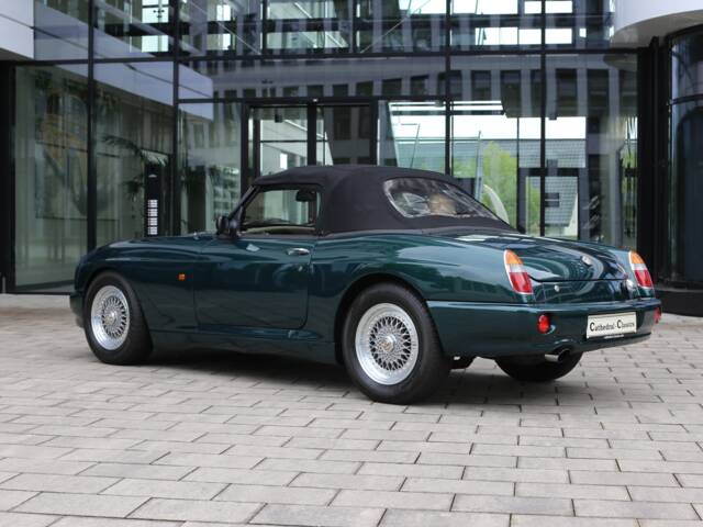 MG RV8