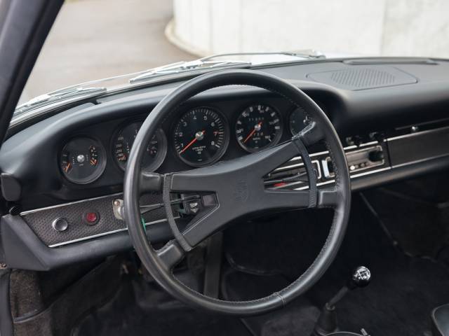 Porsche 911 2.2 E