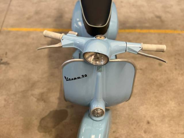Piaggio Vespa 90