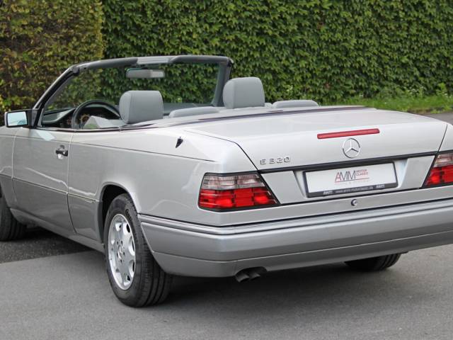 Mercedes-Benz E 320