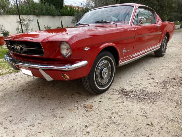 Ford Mustang 289 - Ford Mustang fastback 1965 3/4 avant gauche.