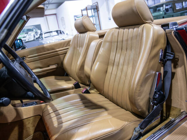 Mercedes-Benz 560 SL