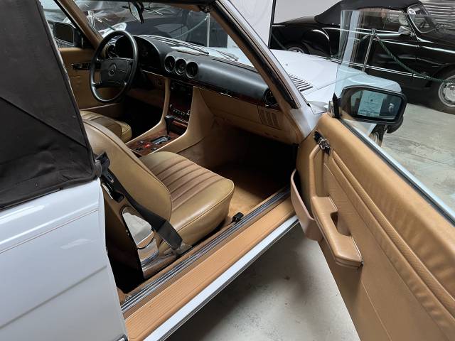 Mercedes-Benz 560 SL