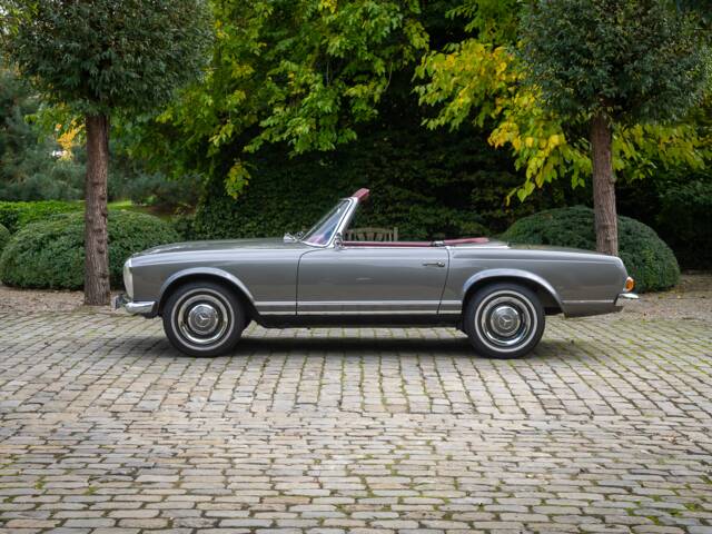 Mercedes-Benz 230 SL