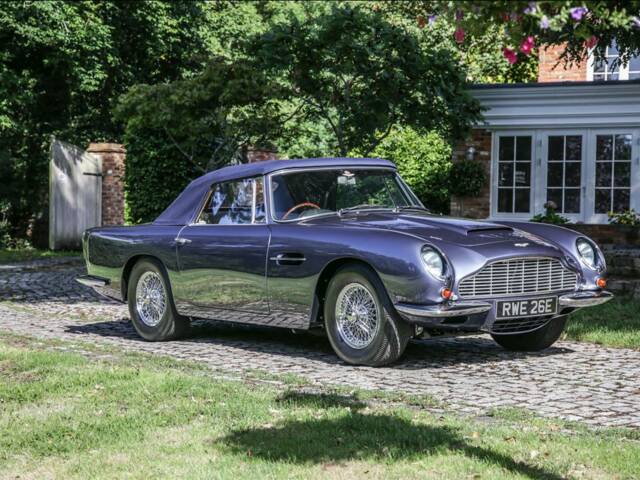 Aston Martin DB 6 Volante