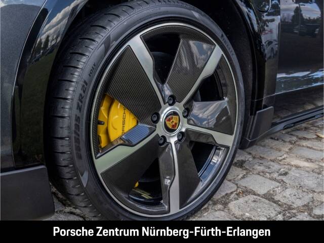 Porsche Taycan Turbo S Cross Turismo