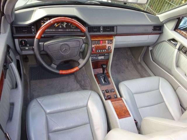 Mercedes-Benz 320 CE