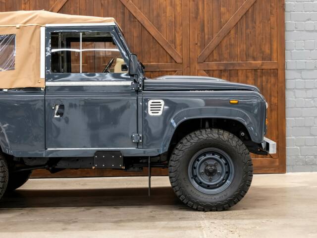 Land Rover Defender 90
