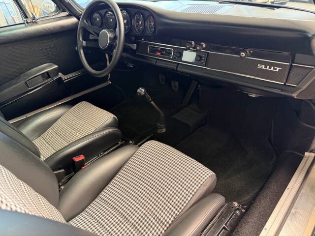 Porsche 911 2.2 T
