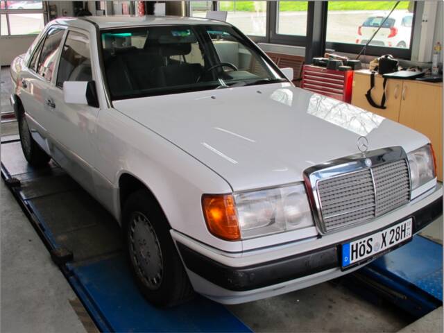 Immagine 1/71 di Mercedes-Benz 300 E 4-Matic (1990)