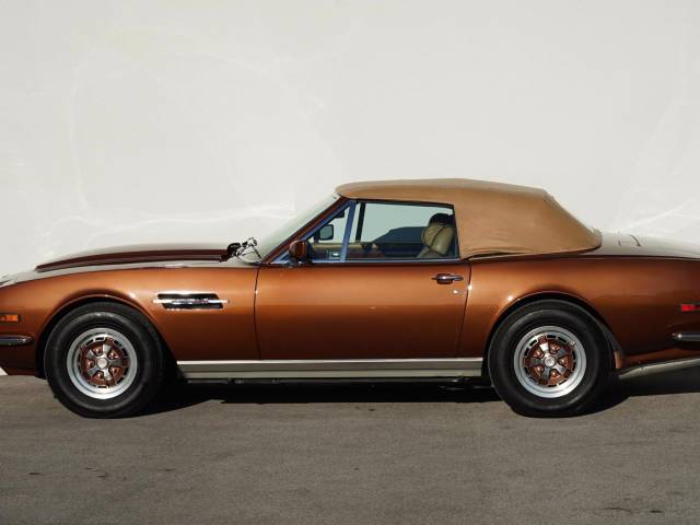Aston Martin V8 Volante