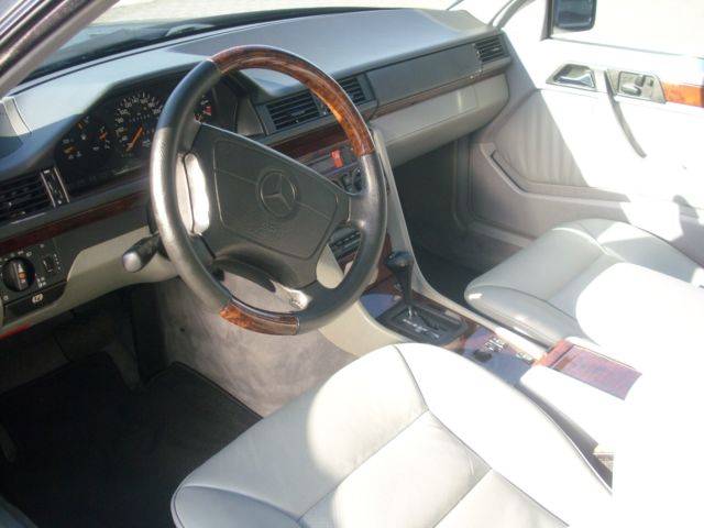 Mercedes-Benz E 320