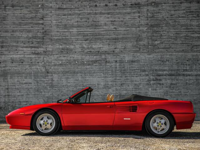 Imagen 1/24 de Ferrari Mondial T (1990)