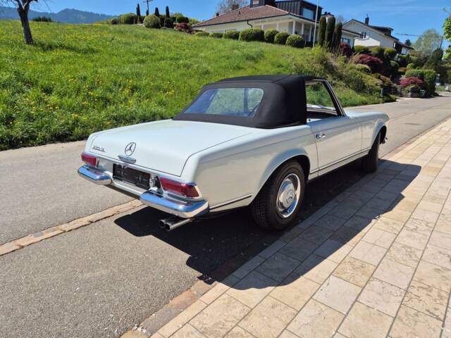 Mercedes-Benz 230 SL