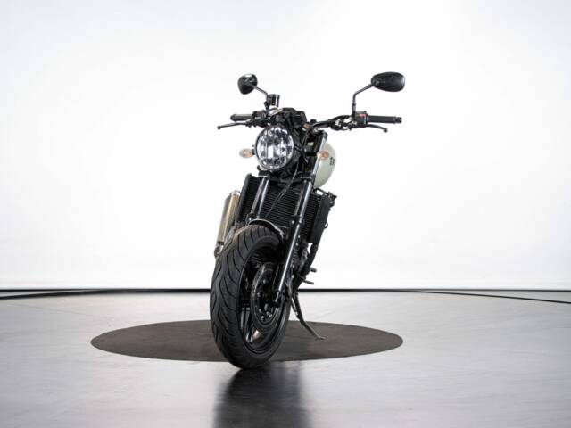 Triumph Trident 900