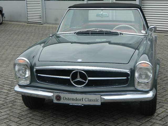 Mercedes-Benz 230 SL