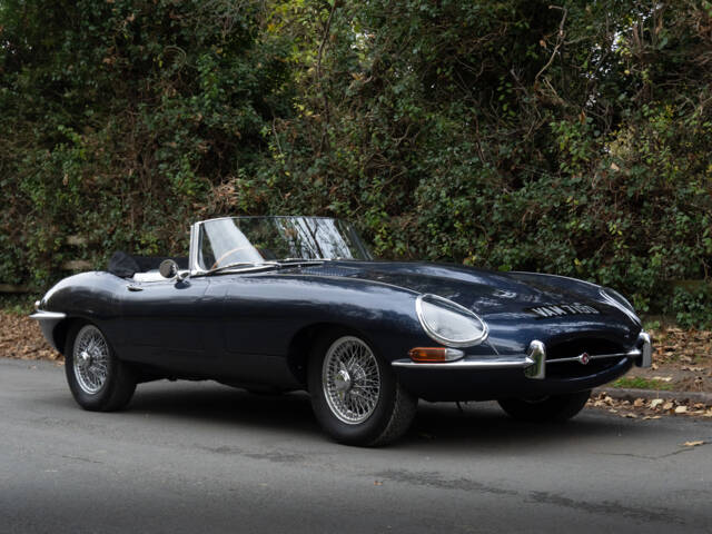 Image 1/18 of Jaguar E-Type 4.2 (1966)